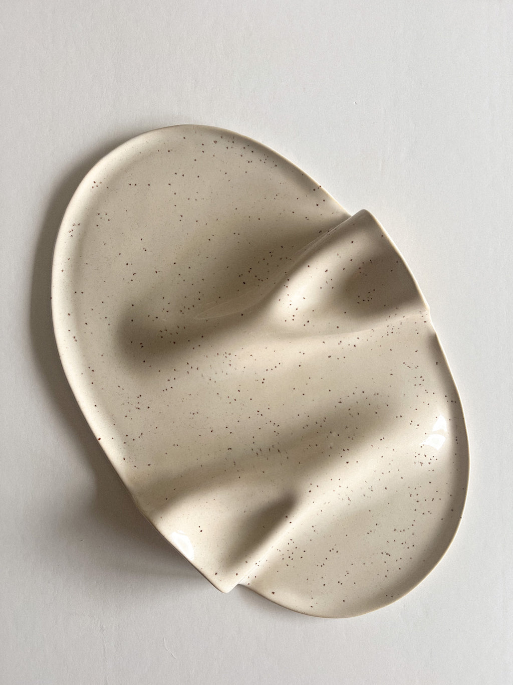 Taca na przekąski WAVY no. 2 beż