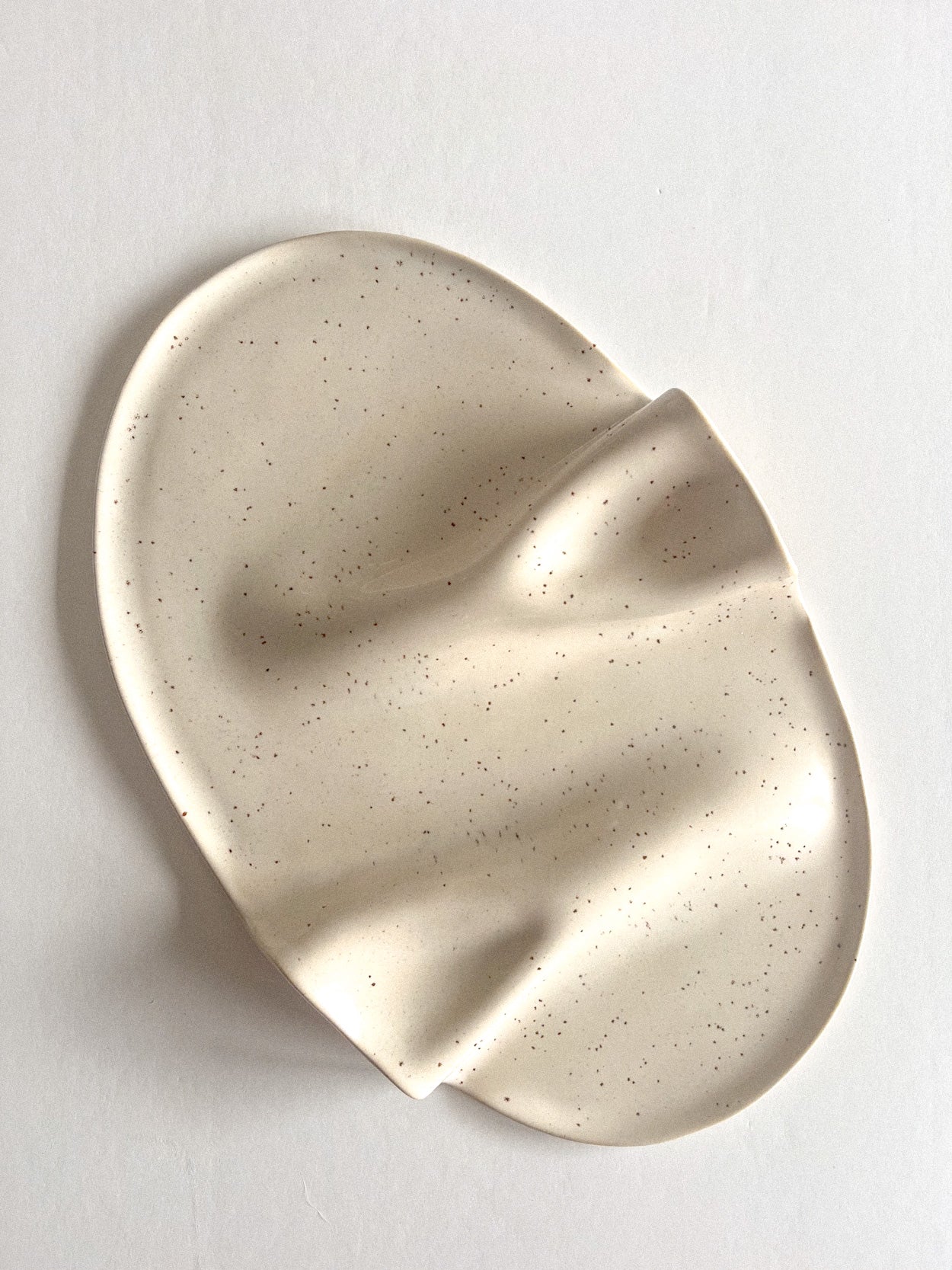 Taca na przekąski WAVY no. 2 beż