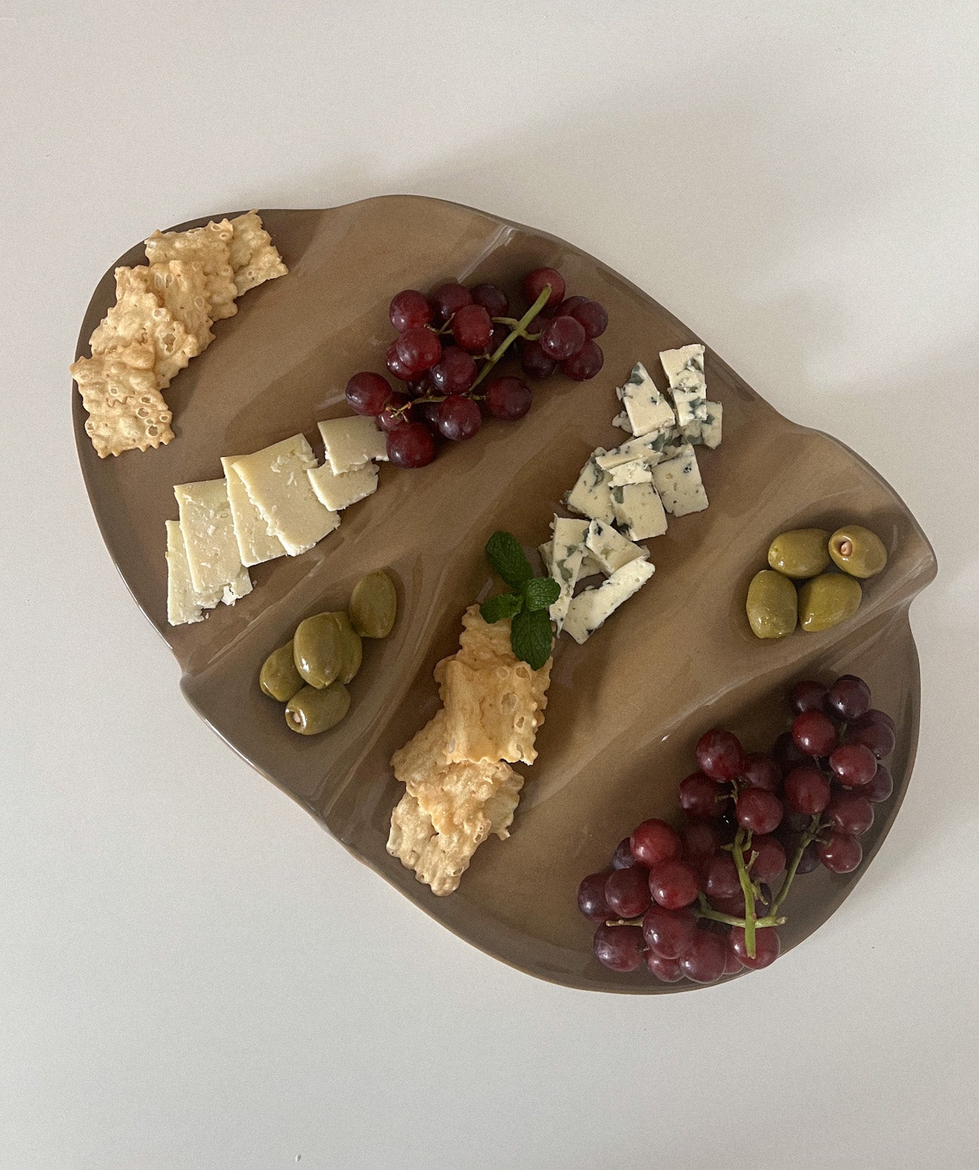 Taca na przekąski WAVY no. 4 jasny brąz