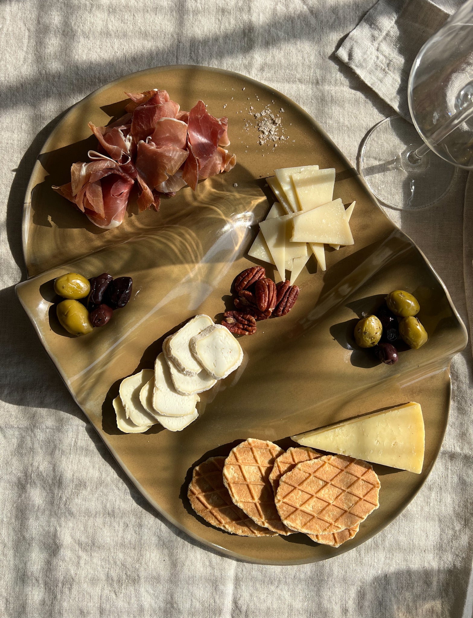 Taca na przekąski WAVY no. 2 jasny brąz