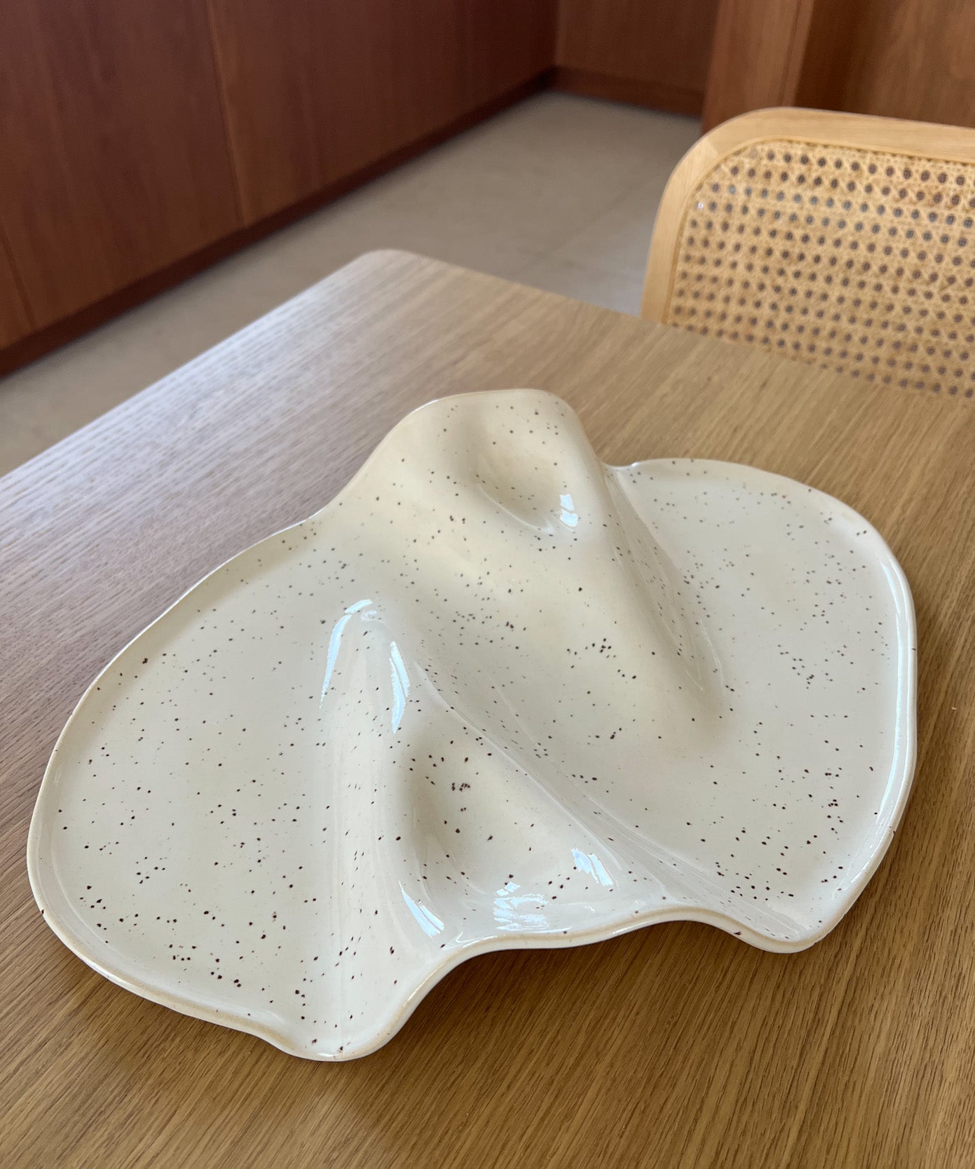 Taca na przekąski WAVY no. 8 beż