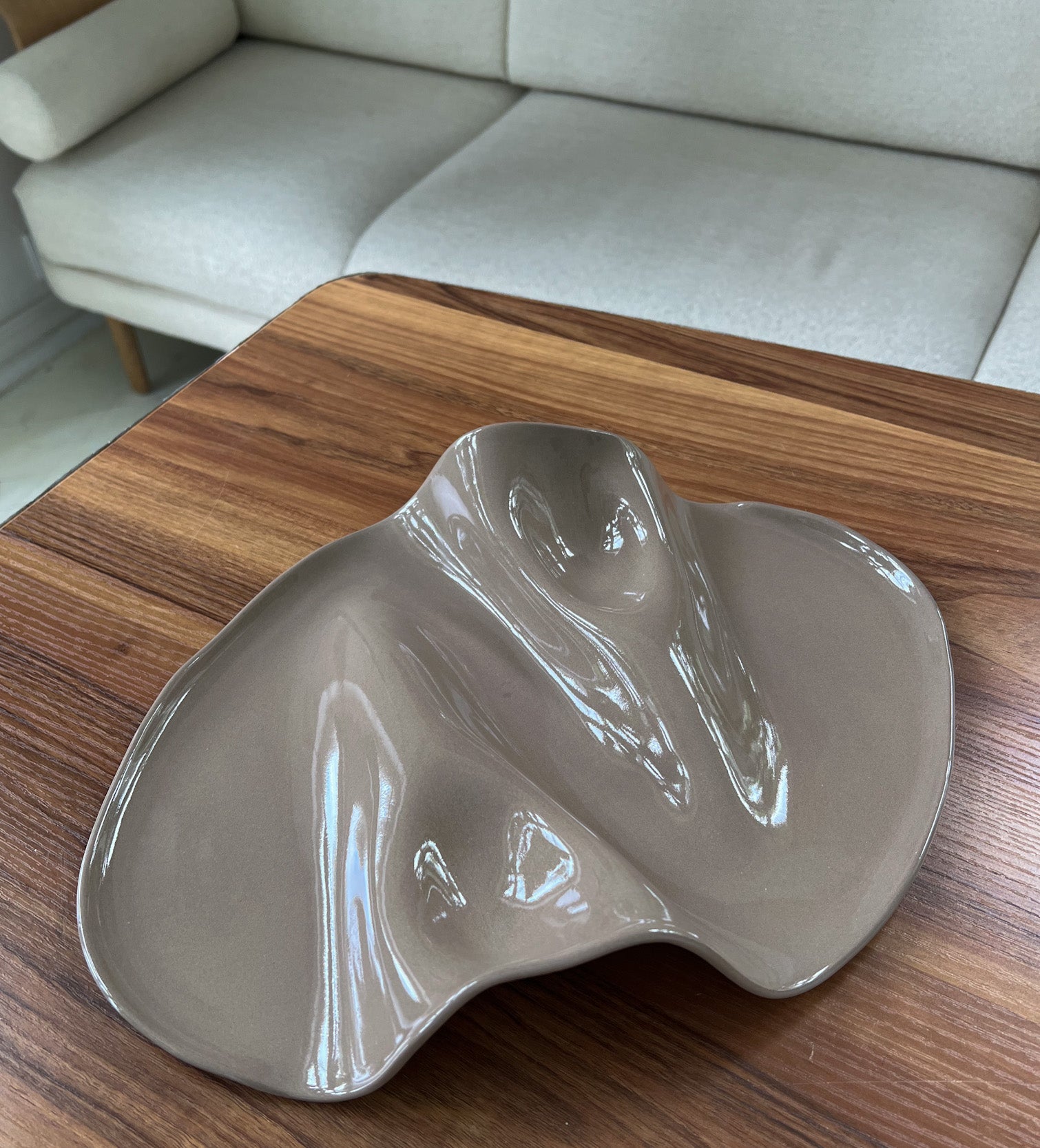 Taca na przekąski WAVY no. 8 TAUPE