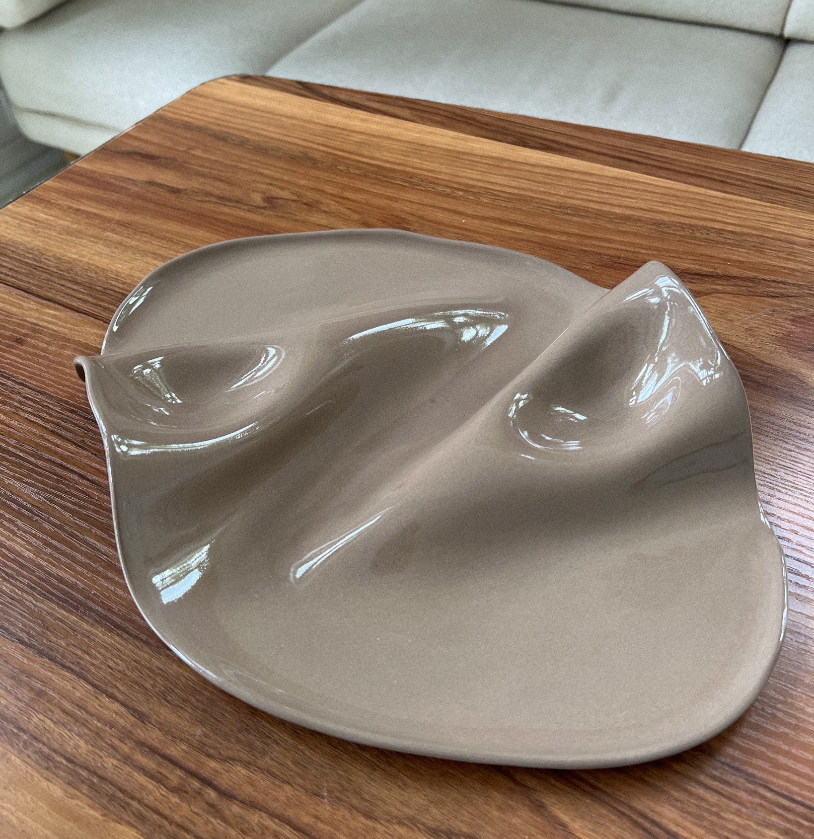 Taca na przekąski WAVY no. 8 TAUPE