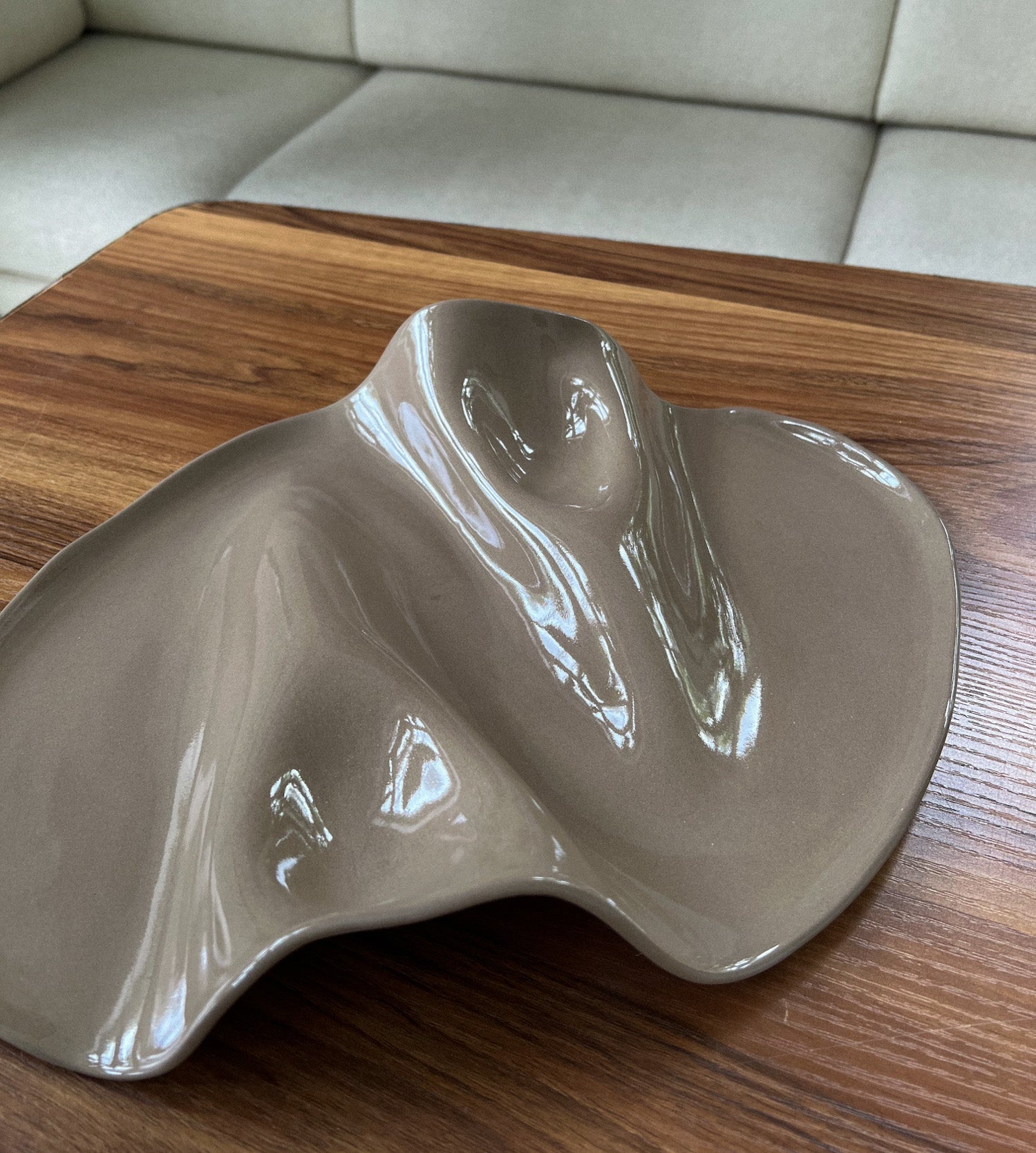 Taca na przekąski WAVY no. 8 TAUPE